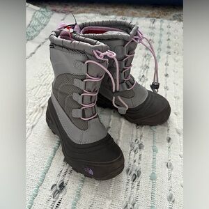 Girls The North Face snow boots size 2